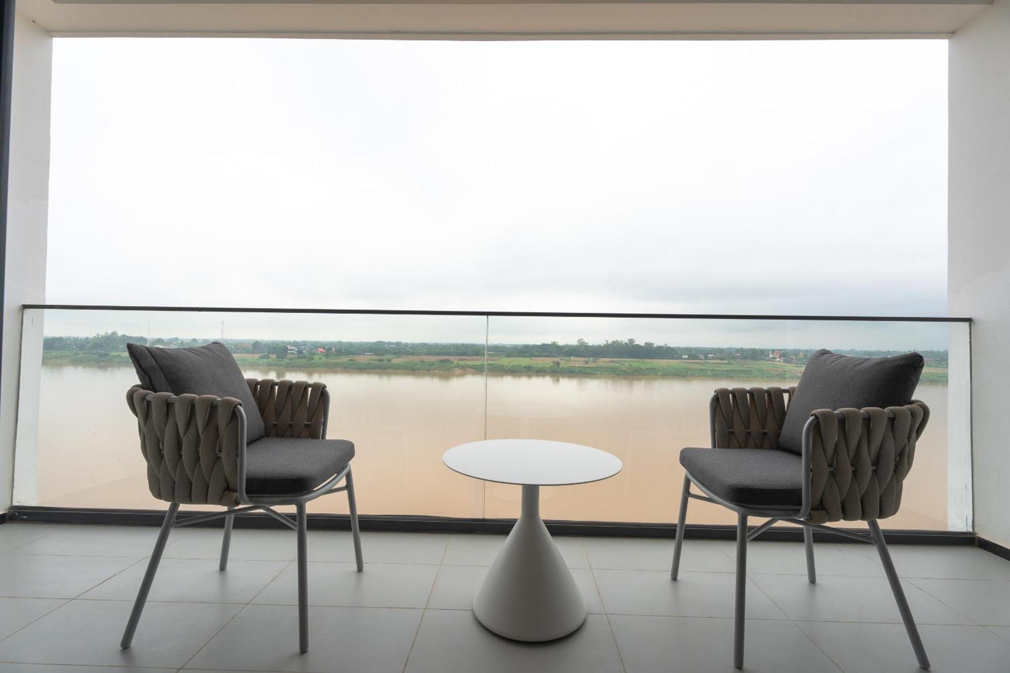 One Riviera Hotel And Residences Ban Souanmone Luaran gambar