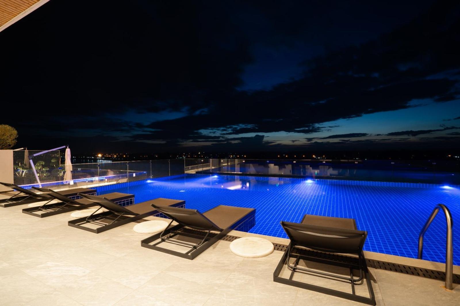 One Riviera Hotel And Residences Ban Souanmone Luaran gambar